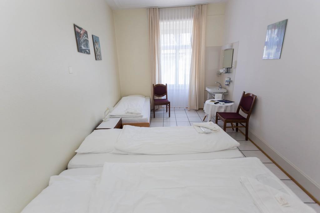 Stadthof Budget Hotel Basel City Center Екстериор снимка