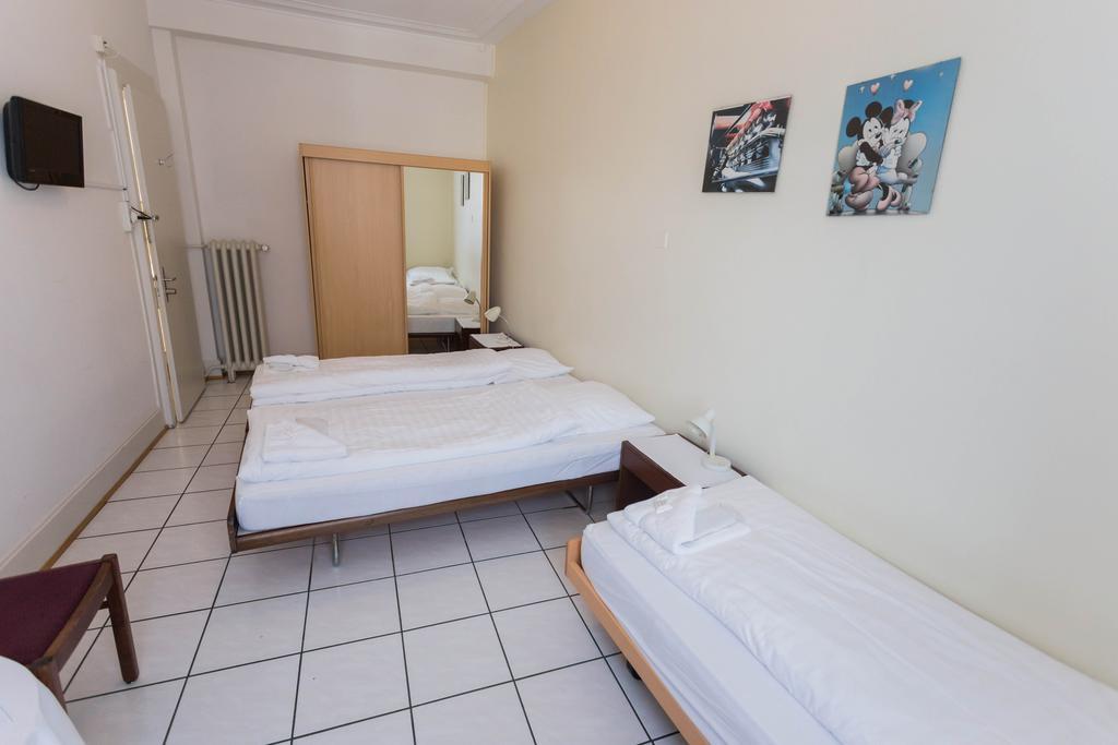 Stadthof Budget Hotel Basel City Center Екстериор снимка