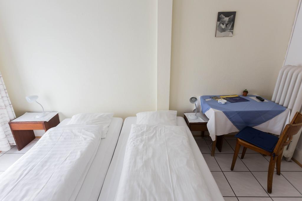 Stadthof Budget Hotel Basel City Center Екстериор снимка