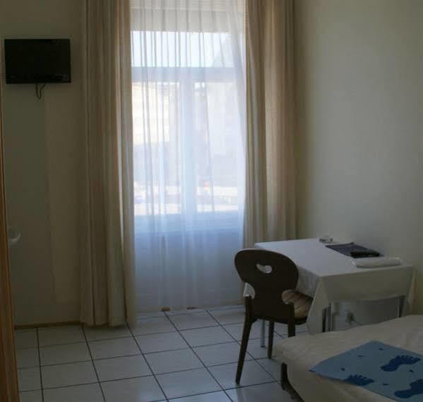 Stadthof Budget Hotel Basel City Center Екстериор снимка
